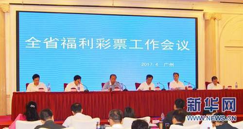 而目前，本;阿弗莱克是不是会继续在片中出演蝙蝠侠这个角色，还不得而知